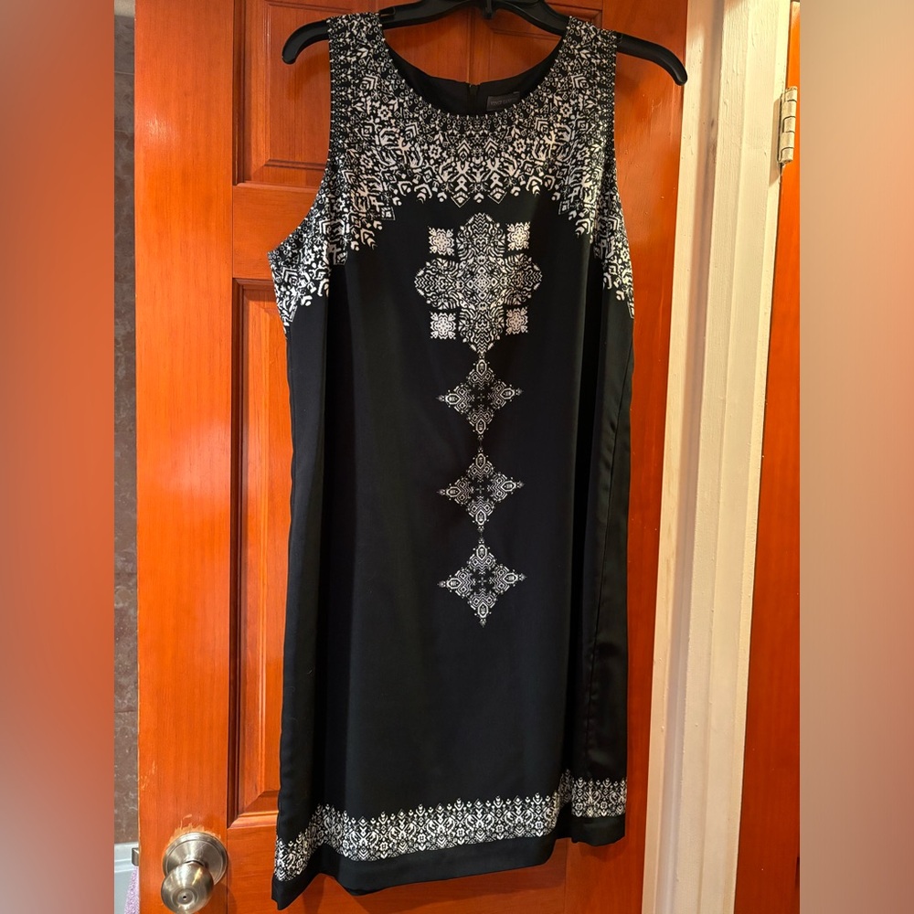 Vince Camuto NWT Slim fit Shift Dress in Black/  White Design 12 NEW